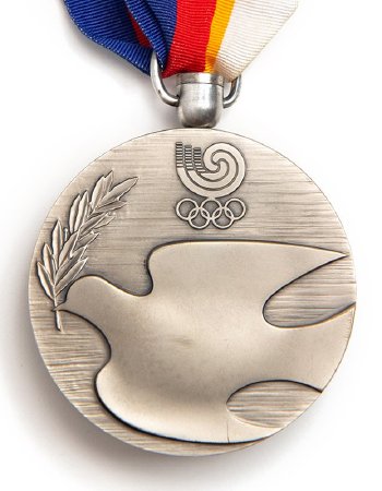 Back: Seoul 1988 prize medals, Peace dove with laurel and Olympic emblem