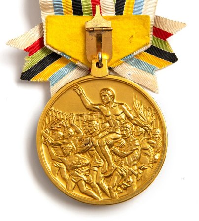 Back: Tokyo 1964 prize medals, Victorious athlete on shoulders