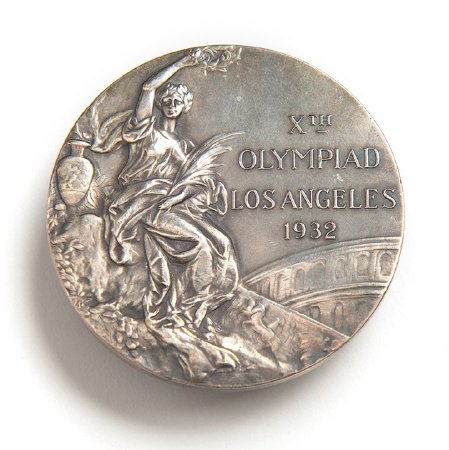 Front: Los Angeles 1932 silver medal, seated Nike, Colosseum in background