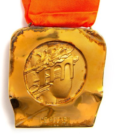 Back: Sarajevo 1984 gold medal, athlete's head with crown, ice hockey